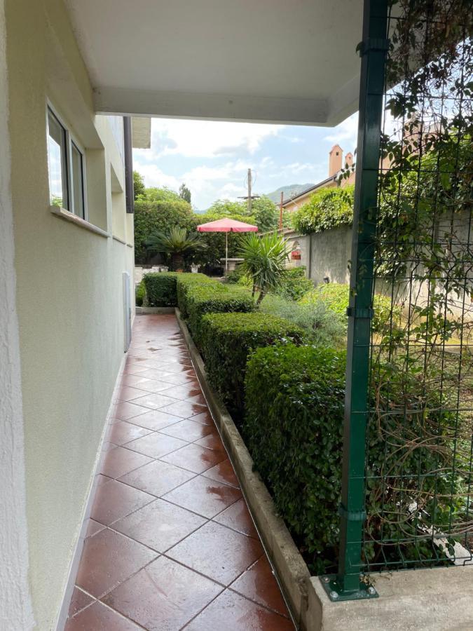 Apartment Garden โกตอร์ ภายนอก รูปภาพ