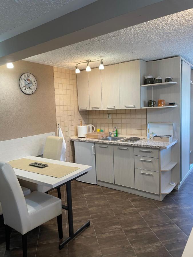 Apartment Garden โกตอร์ ภายนอก รูปภาพ