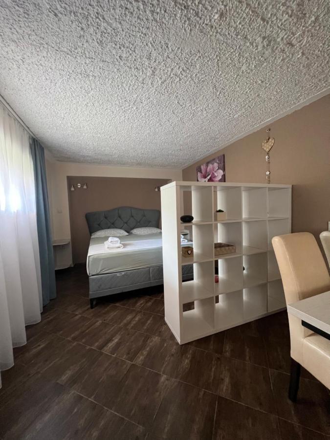 Apartment Garden โกตอร์ ภายนอก รูปภาพ