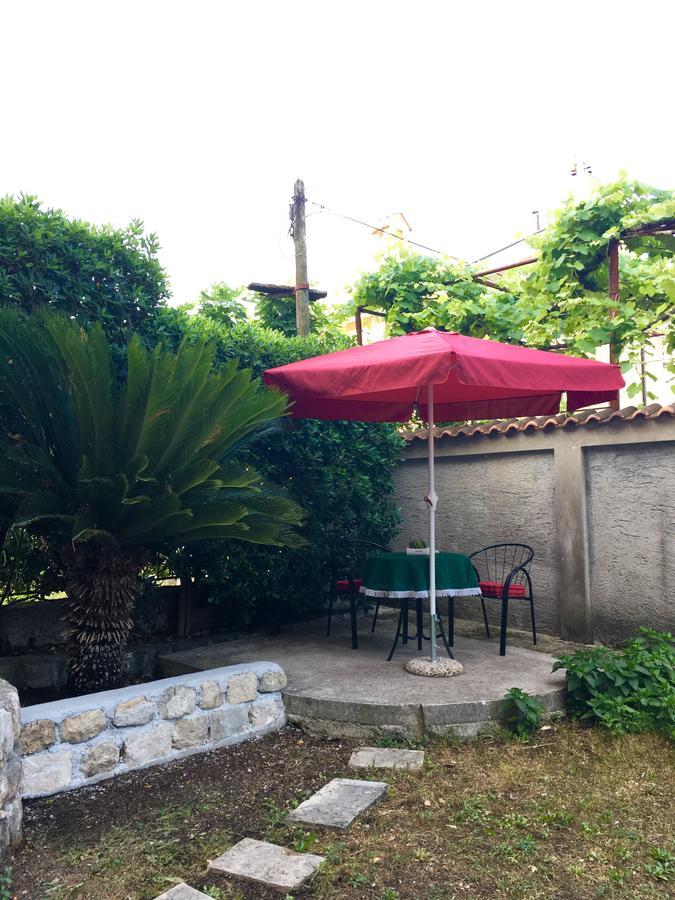 Apartment Garden โกตอร์ ภายนอก รูปภาพ