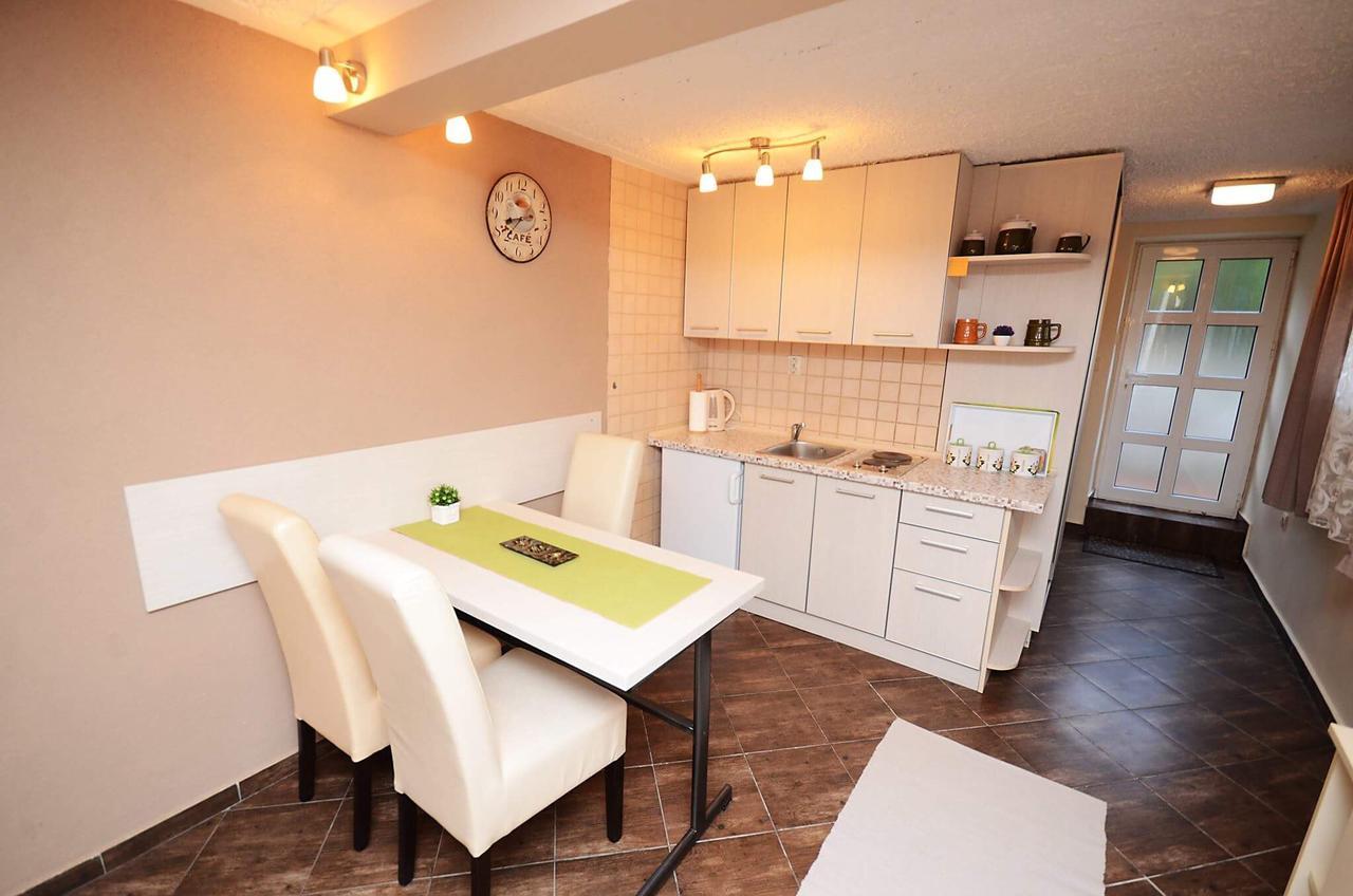 Apartment Garden โกตอร์ ภายนอก รูปภาพ