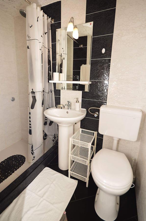 Apartment Garden โกตอร์ ภายนอก รูปภาพ
